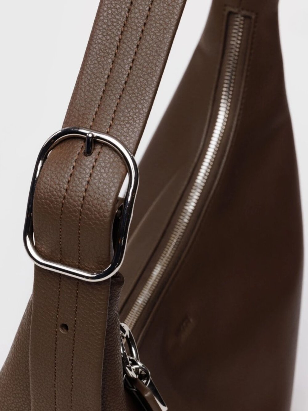 Baggu Recycled Leather Shoulder Bag in Brown - Picture 3 of 8